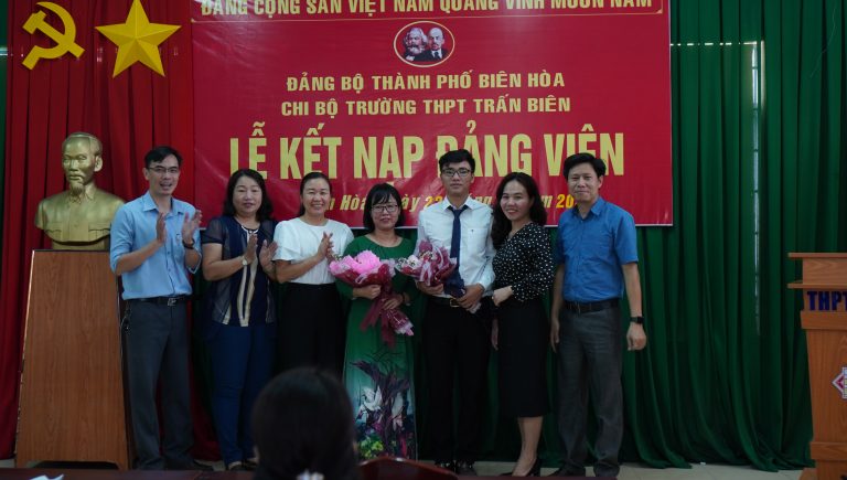 Kết nạp đảng viên mới năm học 2020 – 2021