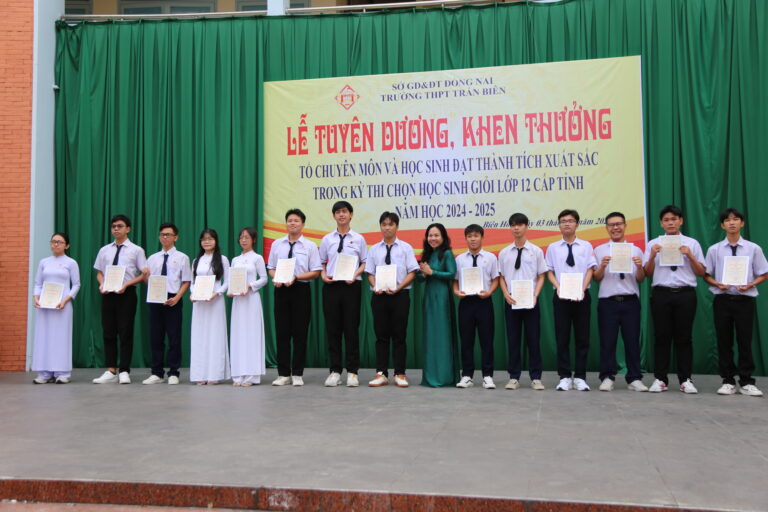 THPT Trấn Biên tuyên dương các học sinh đạt HSG giỏi tỉnh Đồng Nai